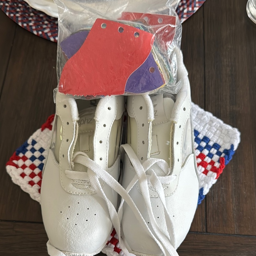 NIB White Kids Cheerleading Shoes with Colorful Inserts